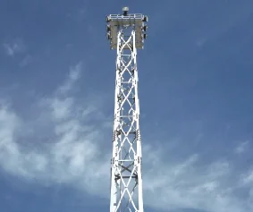 High-mast lighting tower